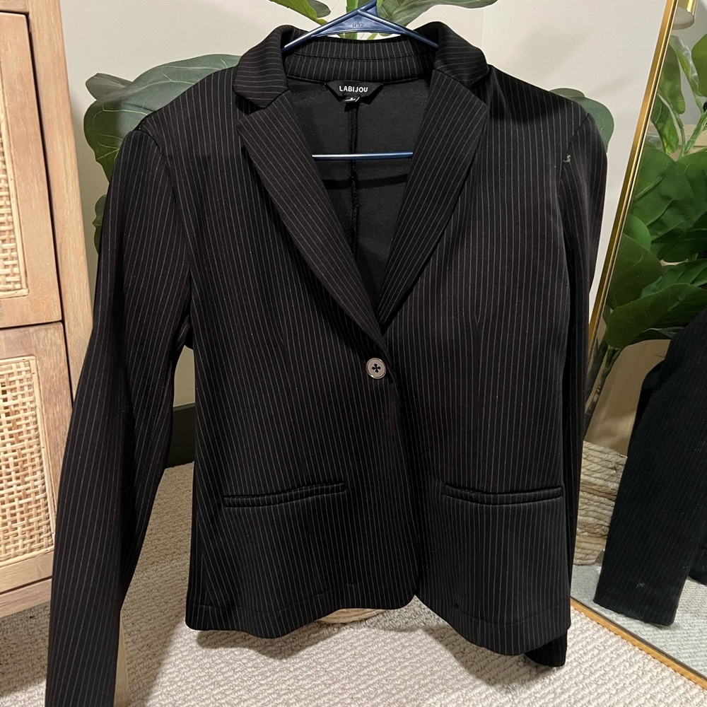 Lark & Ro Women's Elegant Black Striped Blazer
